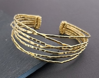 Bracelet de manchette en laiton, manchette en fil minimaliste doré, bracelet simple, décontracté, élégant, de tous les jours, cadeau de bijoux parfait pour les jeunes femmes