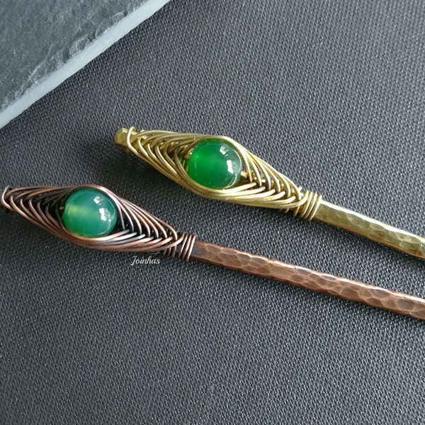 Green agate hair stick, copper or brass hair pin, personalized hair accessories, hammered hair jewelry, perfect gift for women, bun holder