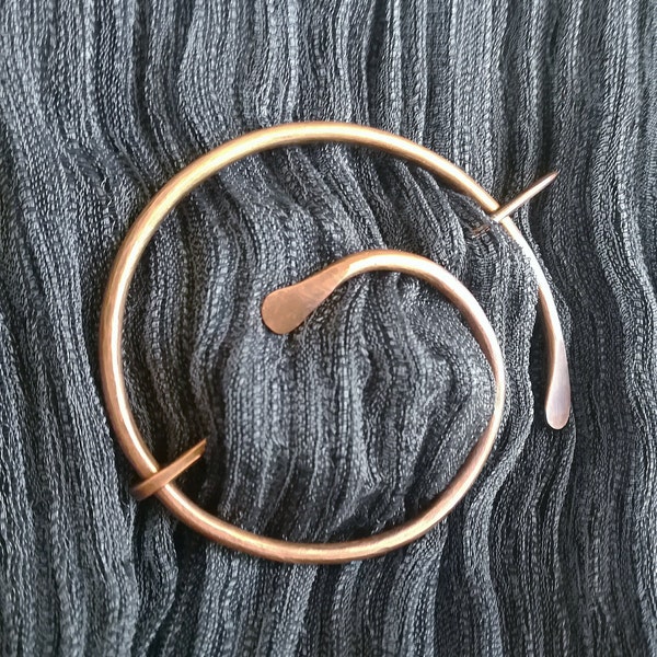 Spiral pennanular brooch, 2.4" copper shawl pin, minimalist celtic scarf pin, unique gift for women, sweater pin, rustic fall jewelry