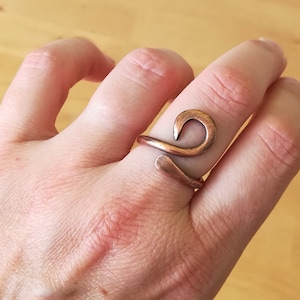 Copper minimalist ring, elegant open wire ring, unique jewelry gift for women, 7th anniversary present