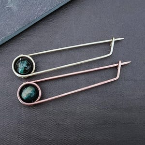 Spilla minimalista in rame o ottone per sciarpa, spilla elegante, spilla per maglione in occhio di tigre verde, regalo di gioielli unico per moglie, fibula, chiusura per cardigan