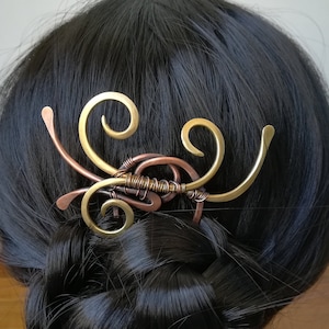 混合金属ヘアフォーク、銅と真鍮のヘアコーム、ヘアアクセサリー、ロングヘアの女性に最適なギフト、バンホルダー、パーソナライズされたサイズのフォーク