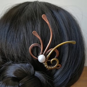 混合金属パールヘアフォーク、銅と真鍮のヘアコーム、ヘアアクセサリー、ロングヘアの女性へのギフト、バンホルダー、パーソナライズされたサイズのフォーク