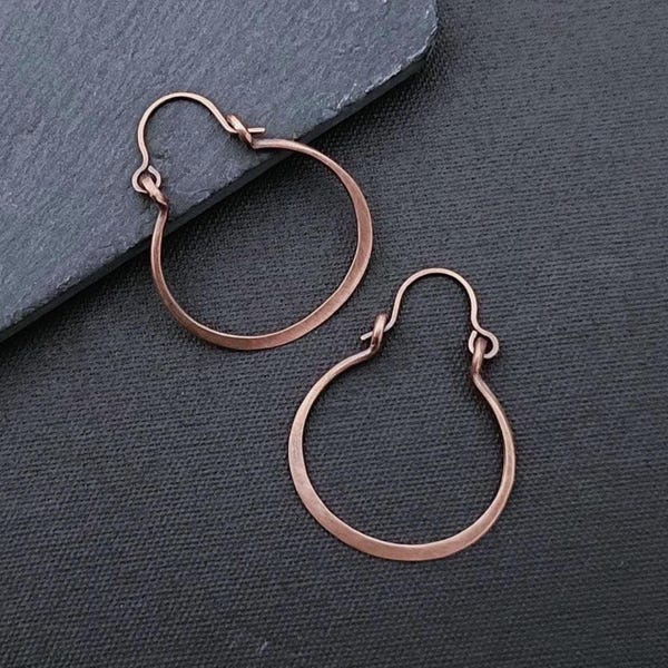 Minimalistische oorringen van koper of messing, elegante sieradencadeau voor moderne vrouwen, lichtgewicht oorbellen