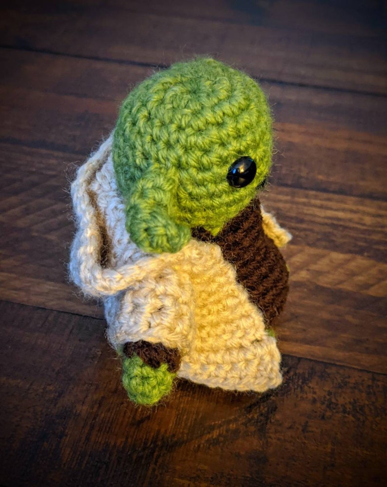 Yoda Amigurumi with robe image 4