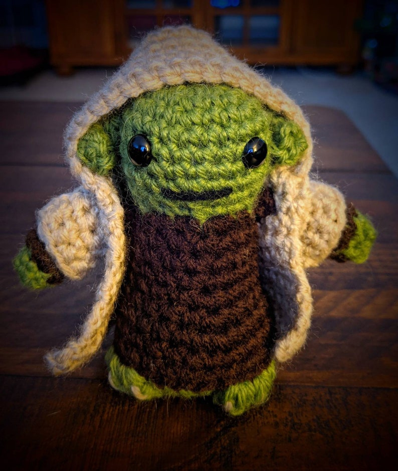 Yoda Amigurumi with robe image 3