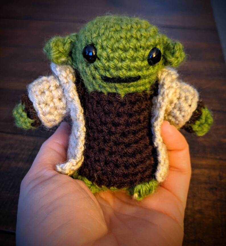 Yoda Amigurumi with robe image 1