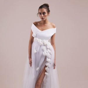 Vestido de noiva de tule com inspiração vintage: vestido de baile estilo anos 60 com ombros à mostra imagem 1
