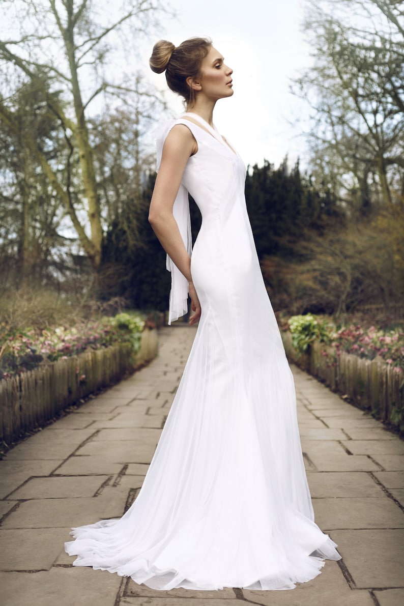 Mermaid Tulle Wedding Dress: Simple Bow Detail, Flowy Skirt image 3