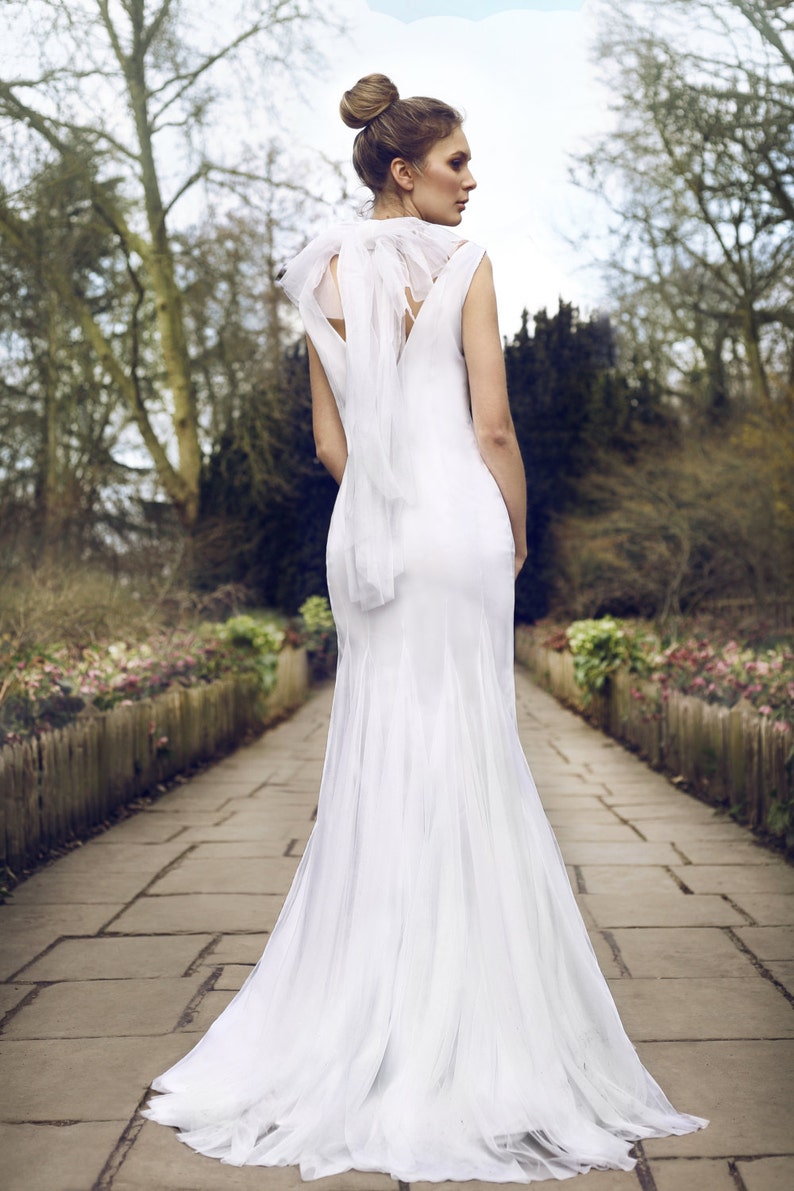 Mermaid Tulle Wedding Dress: Simple Bow Detail, Flowy Skirt image 2