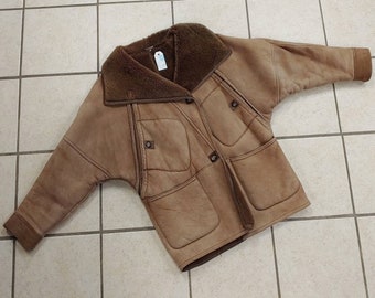 VINTAGE 1980s Buttery Soft BATWING Sheepskin SHEARLING Coat in 2-Tone Brown w/ Lambswool Lining by "Scout Leather"- Size Medium