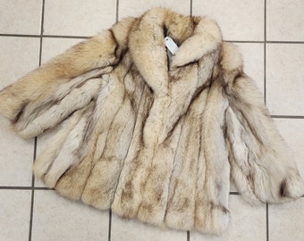 DREAMY 1970s Off-White & Brown Real FOX FUR Chaqueta Abrigo con paneles de acento de cuero, forro gris, bordado "Margaret A. Drinkle"- Tamaño grande