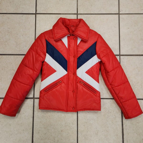 STRIKING 1970s/1980s Vintage "Lift7" Red White & Blue X-Shaped Design Polynylon SKI JACKET Coat Made in Hong Kong- Size Extra Small/Small