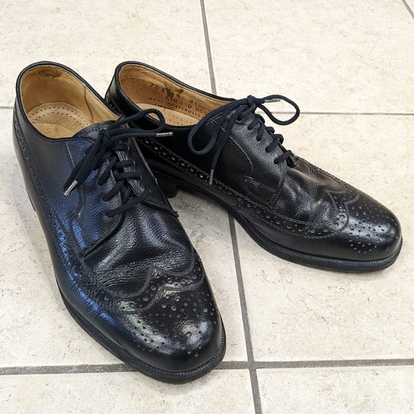 VINTAGE 1980s LEATHER WINGTIPS Mens Shoes Made in Czechoslovakia - Benson & Harvey by Status - Size 7.5 Mens