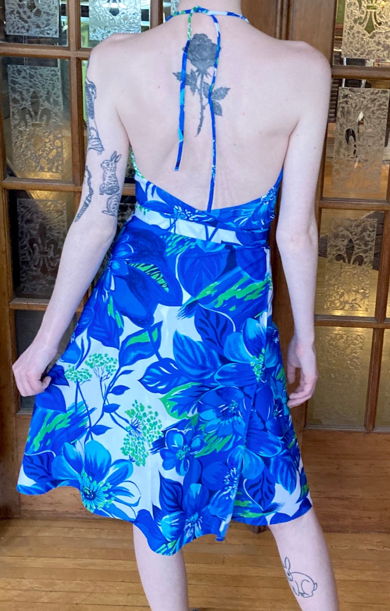 One size fits Most!! VINTAGE 1970s Floral HAWAIIAN Wrap dress by POMARE
