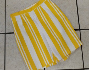 BRIGHT 1960's amarillo y blanco STRIPED MOD pantalones cortos tamaño pequeño