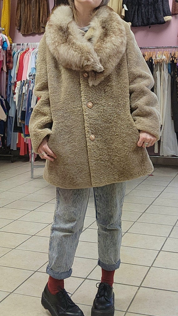 FABULOUS 1970s Light Brown/Beige SHEEPSKIN Jacket… - image 2