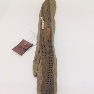 Juego de mesa Cribbage, 2 pistas hechas de madera flotante de corteza de álamo varado, asta de alce hecha a mano y clavijas de puntuación de gran abeto, bolsa de cuero