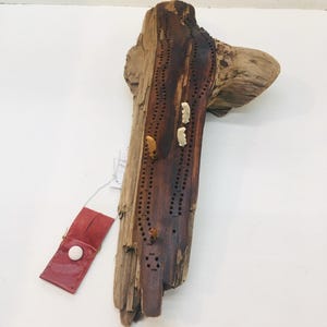 Jeu de société de cribbage, bois de plage de cèdre rouge sculpté, 2 pistes, marqueurs fabriqués à la main avec pochette en cuir