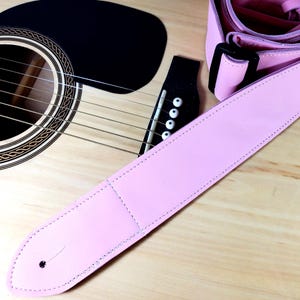 Rosa läderrem i premiumläder - Rosa läderrem - 100 % läderrem - Akustiska basgitarrer och elbasar