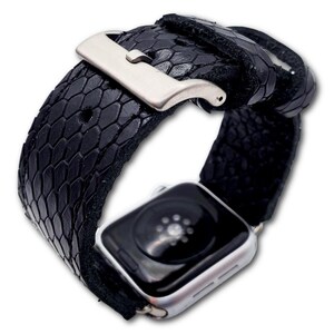 Black Snake Print Full Grain Leather Apple Watch Band – Handmade Luxury Accessory 画像 3