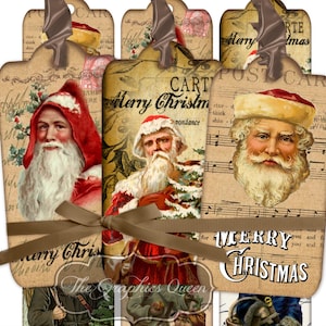 Puede incluir: Seis etiquetas de regalo de Navidad vintage con imágenes de Papá Noel, un árbol de Navidad y notas musicales. Las etiquetas están impresas en papel marrón con un aspecto desgastado y tienen una cinta marrón atada alrededor. El texto en las etiquetas incluye "Feliz Navidad" y "Tarjeta postal".