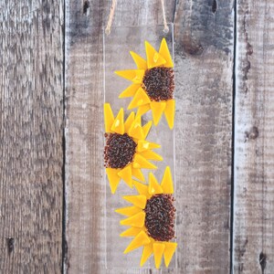 Atrapasueños de vidrio fusionado con girasoles, regalo para amantes de los girasoles, arte mural de girasol amarillo, regalo para casa nueva, idea de regalo para amantes de las flores imagen 2