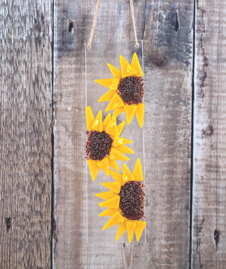Atrapasueños de vidrio fusionado con girasoles, regalo para amantes de los girasoles, arte mural de girasol amarillo, regalo para casa nueva, idea de regalo para amantes de las flores imagen 2