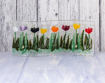 Panel curvo de atrapasol de vidrio fusionado con tulipanes, arte colorido de tulipanes, regalo para amantes de los tulipanes, idea de regalo para un nuevo hogar