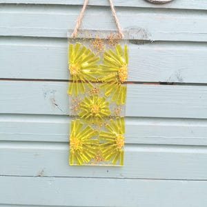 Yellow Flower Fused Glass Hanging Suncatcher, Yellow Flower present, Glass Flower Garden Suncatcher, Flower Lover Gift