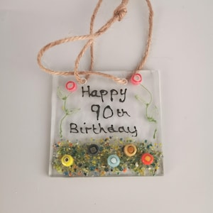 Mini attrape-soleil joyeux anniversaire 90e en verre fusionné. Cadeau spécial 90e anniversaire. Cadeau personnalisé pour 90e anniversaire