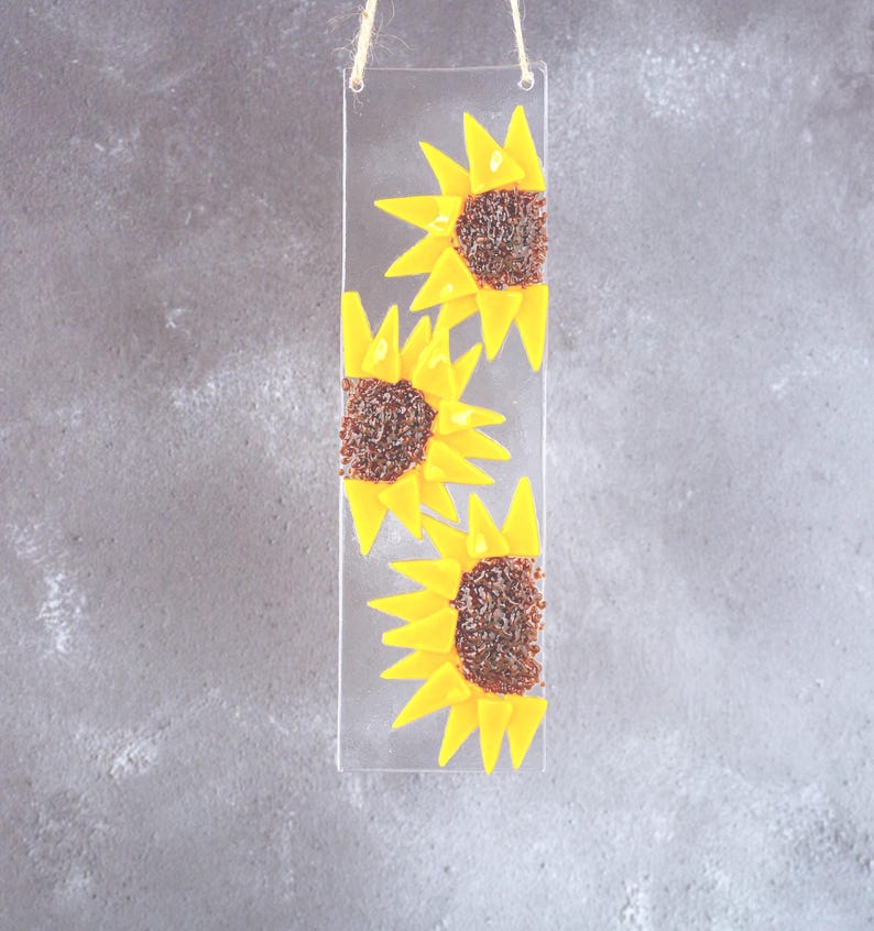 Atrapasueños de vidrio fusionado con girasoles, regalo para amantes de los girasoles, arte mural de girasol amarillo, regalo para casa nueva, idea de regalo para amantes de las flores imagen 1