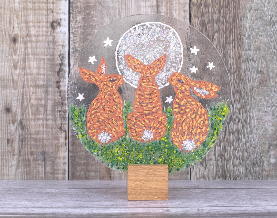moon-gazing-hare-fused-glass-plate-suncatcher-moon-gazing-triple-hare