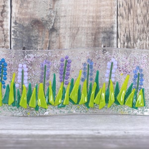 Attrape-soleil en verre fusionné incurvé fleur jacinthe des bois, cadeau fleur sauvage jacinthe bleu, cadeau maison neuve fleur, cadeau amateur de fleurs jacinthe des bois