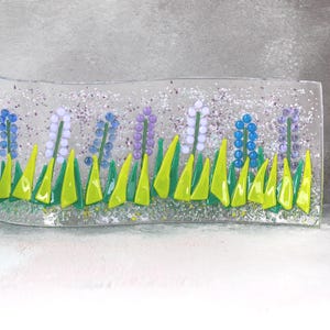 Attrape-soleil en verre fusionné incurvé fleur jacinthe des bois, cadeau fleur sauvage jacinthe bleu, cadeau maison neuve fleur, cadeau amateur de fleurs jacinthe des bois