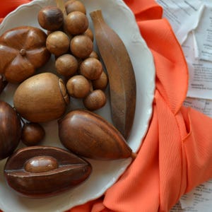 Vintage houten fruitset: modern keukendecor uit het midden van de eeuw