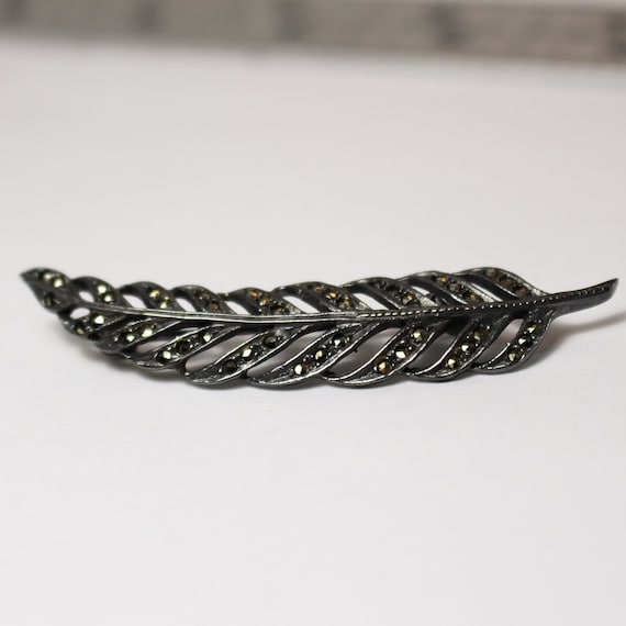 Vintage Sterling Silver Marcasite Feather pin / Si