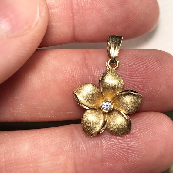 Vintage Gold Flower Pendant / Vintage Flower Penda