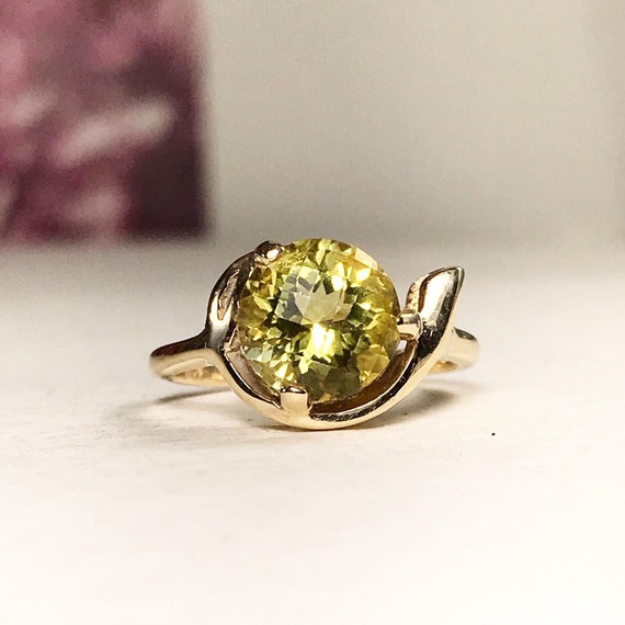 14K Yellow Gold Peridot Ring / Vintage Peridot Rin