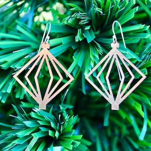 クリスマス ボール イヤリング // 軽量レーザーカット レザー、ソリッド スターリング シルバー フック