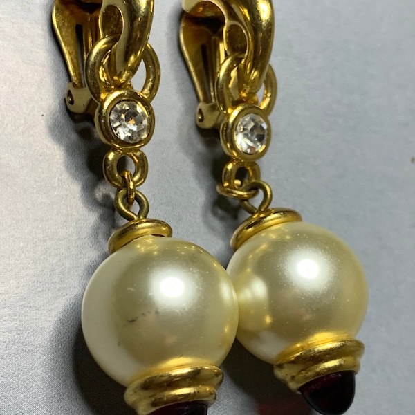 BRIDAL Vintage Gold Tone Faux BAROQUE Pearl Style Sparkling Crystal RED Ruby Cabochons Gripoix Wedding Big Statement Dangly Clip On Earrings