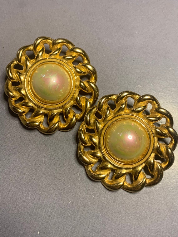 Huge SPHINX VINTAGE GOLD Metal Faux Pearls Baroque
