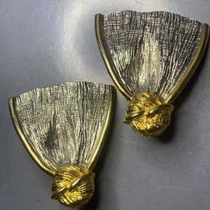 WONDERFUL DESIGNER VINTAGE Les Bernard Gold Silver Large Clip on earrings Bows Wings Design Avantgarde Glamour Couture 1980s Statement