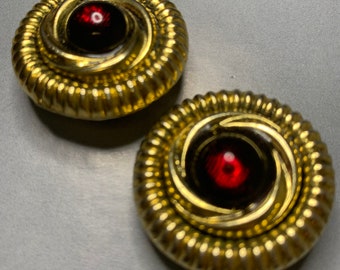 Vintage 1980s Designer "ELLEELLE" Gold Tone Round Circular Style Ruby Red Resin Cabochons Gripoix Statement SIGNED Clip On Earrings