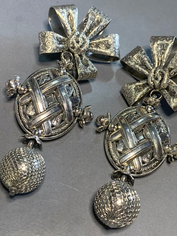 Zoé Coste grande broche vintage design métal couleur argent