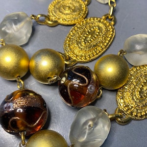 ELEGANT VINTAGE DESIGNER For Selfridges Large beaded Necklace Gold faux Pearls Poured Resin & Hand Painted Etruscan Byzantine Greek Beads xl