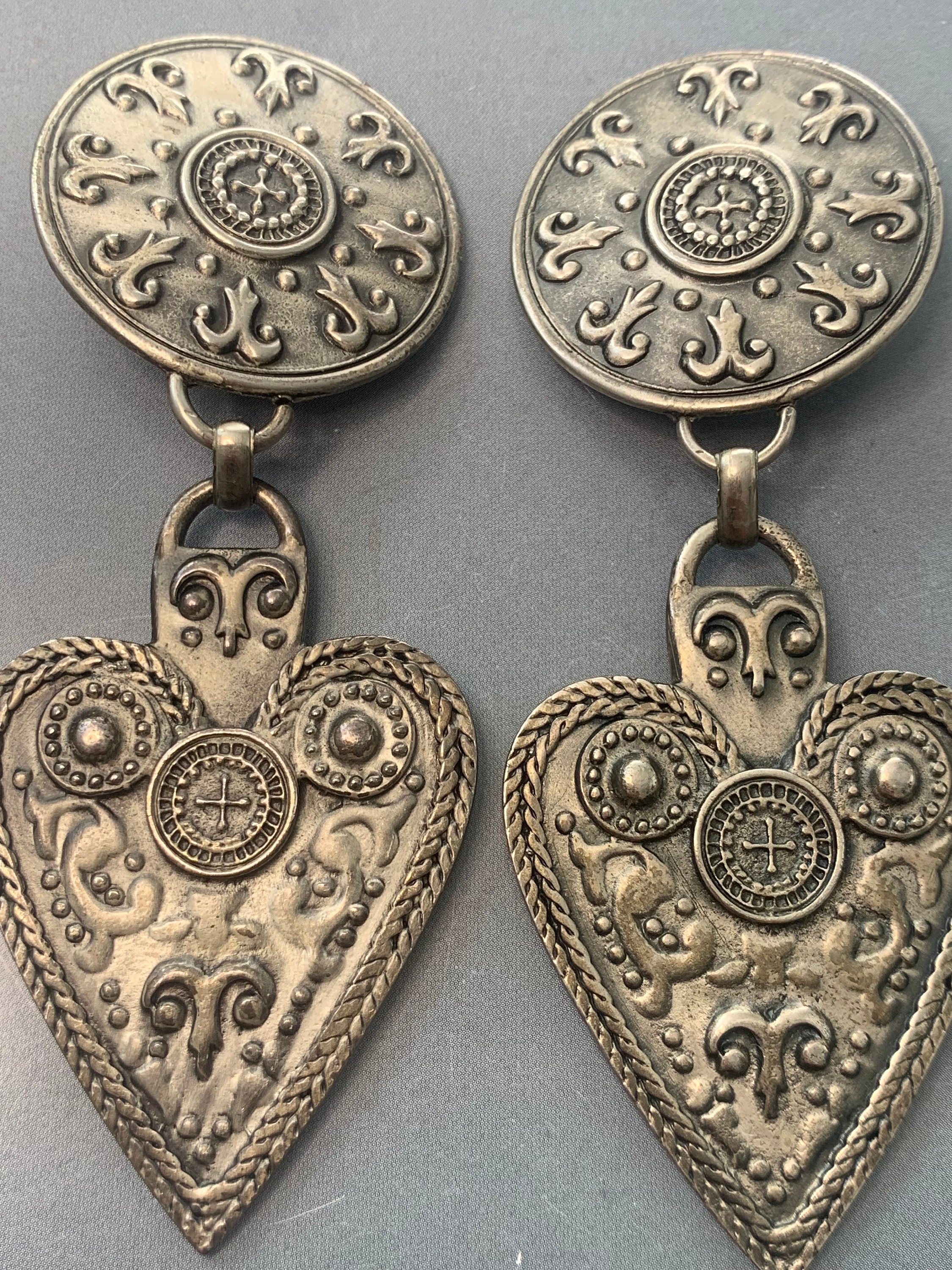 Huge SCOOTER PARIS Vintage Designer Silver Metal Hearts Drop