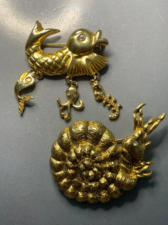 Grosse Broche Vintage Design Plaquée Or - Signée Et Datée - Occasion - Mode Couture