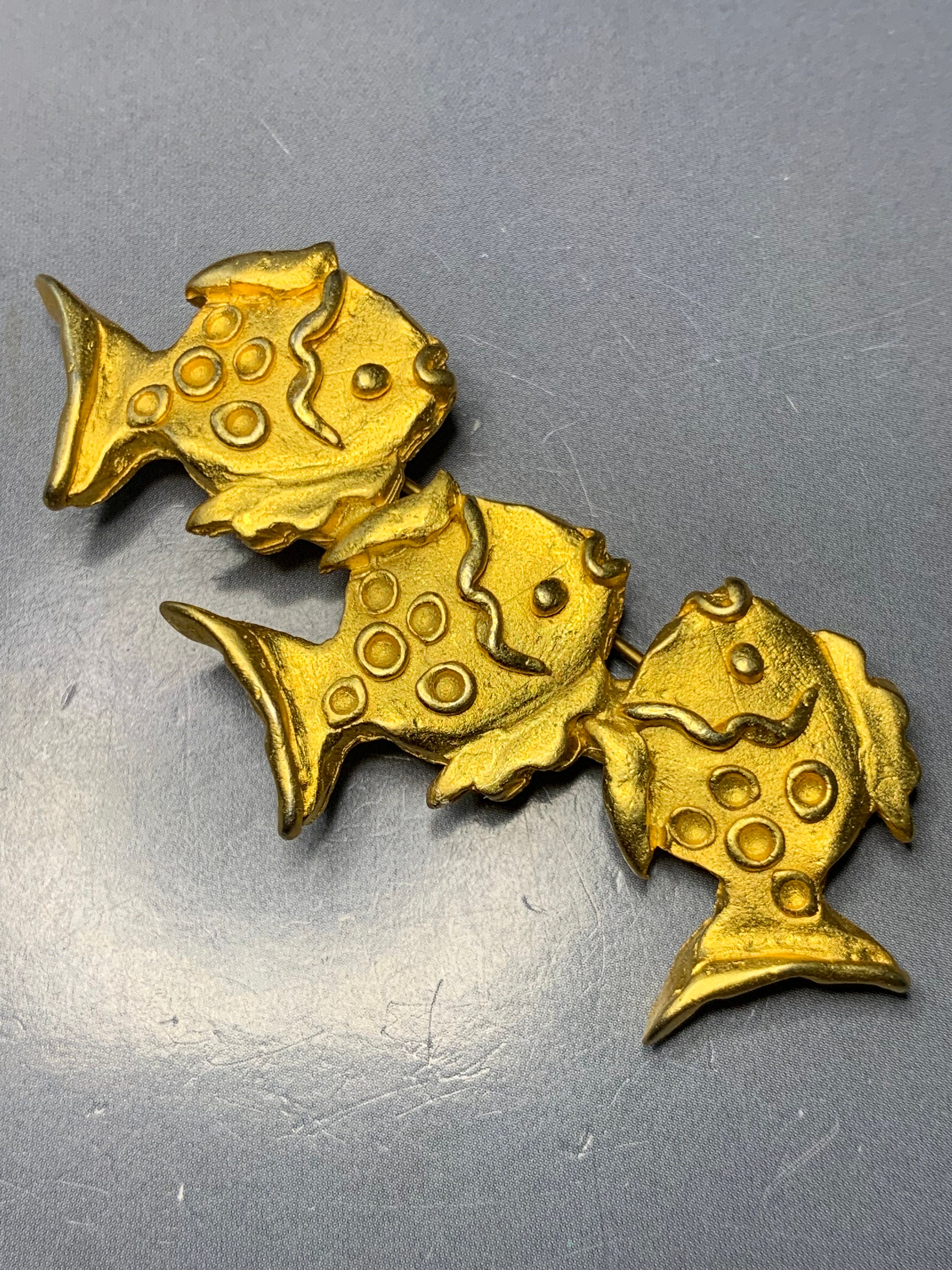 Broche Vintage Marine - Métal Doré Mat - Années 50/60 - Relief à 2 Niveaux