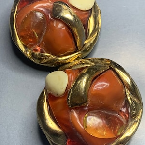 AMAZING DESIGNER KALINGER Paris Clip on Earrings Xl Poured Resin Amber Coral Creme coloured Gold Plated Large Huge Runway Couture Design